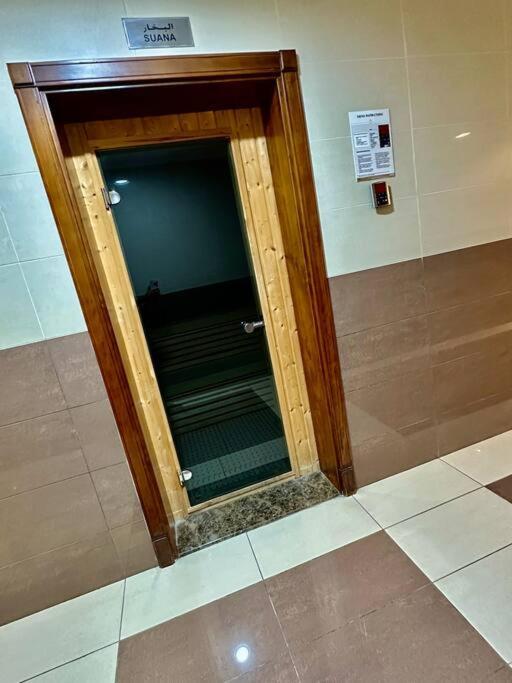 Apartment Triplux Homes Near By Insurance Market Metro Station *