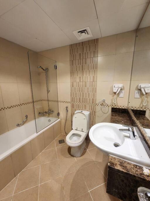 Appartement Triplux Homes Near By Insurance Market Metro Station
